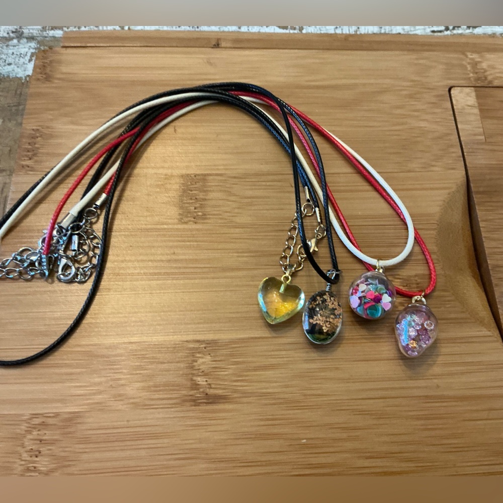 Set of 4 Pendant Necklace